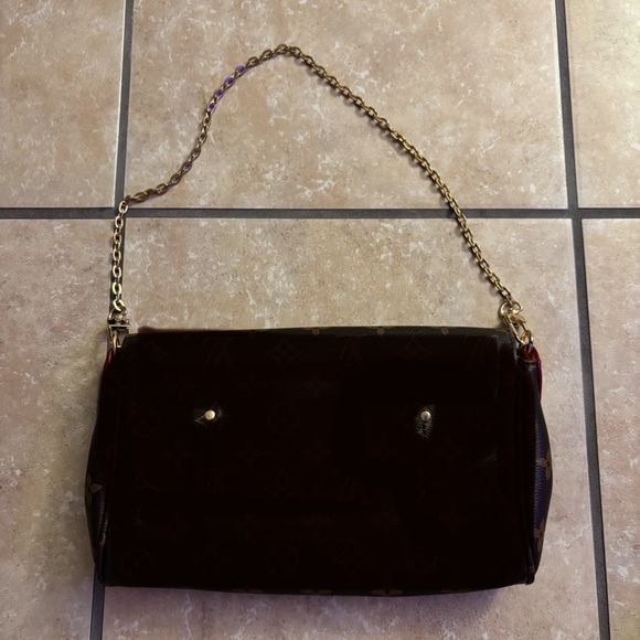 Shoulder bag with monogram - Picture 3 of 3